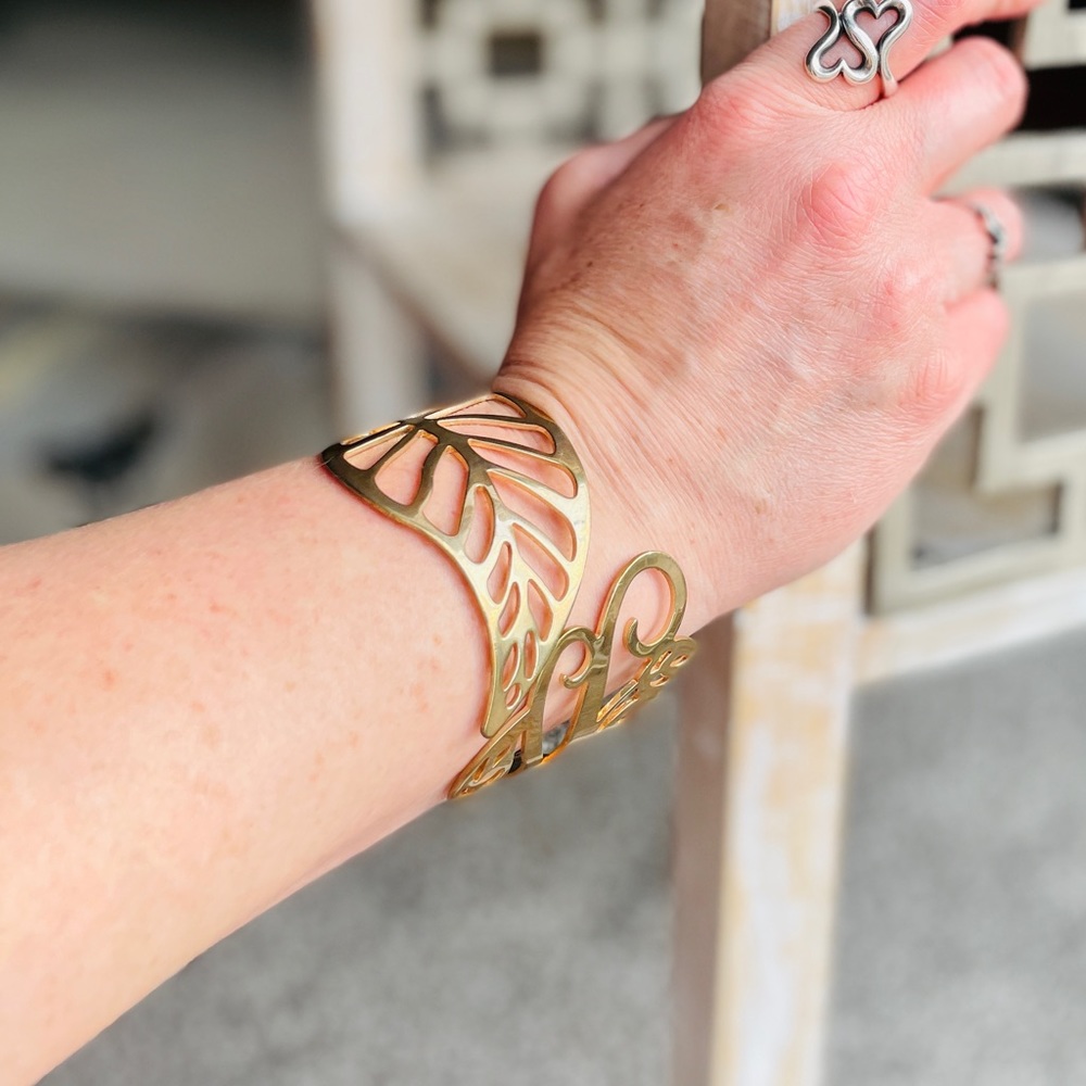 💚 Gold Cuff Bracelet NWOT - Picture 5 of 6